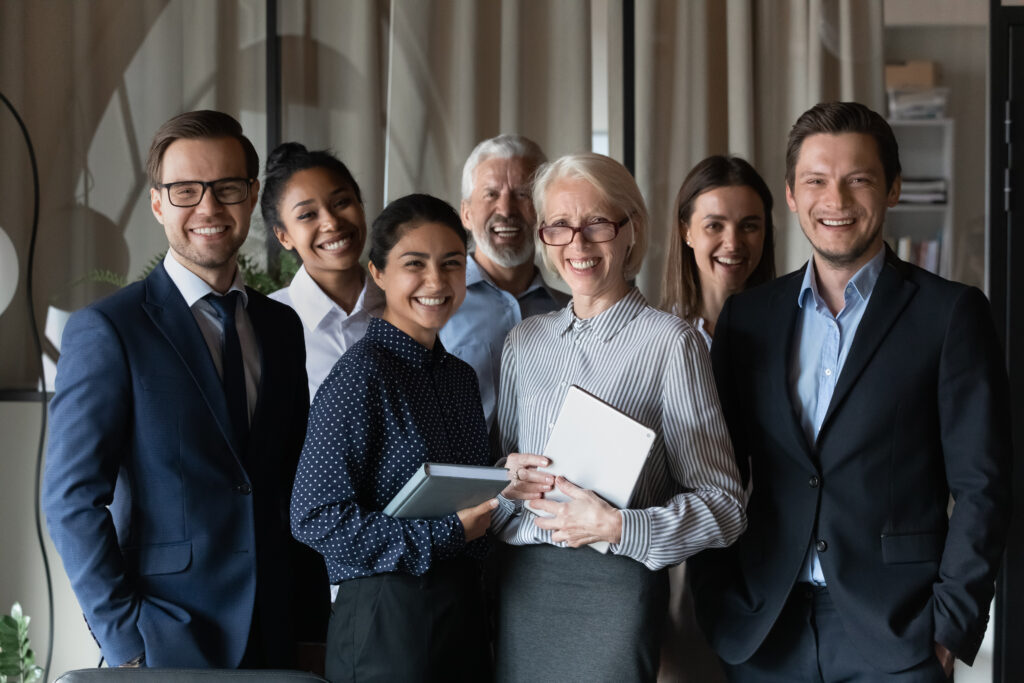 verschiedene Generationen im Büro